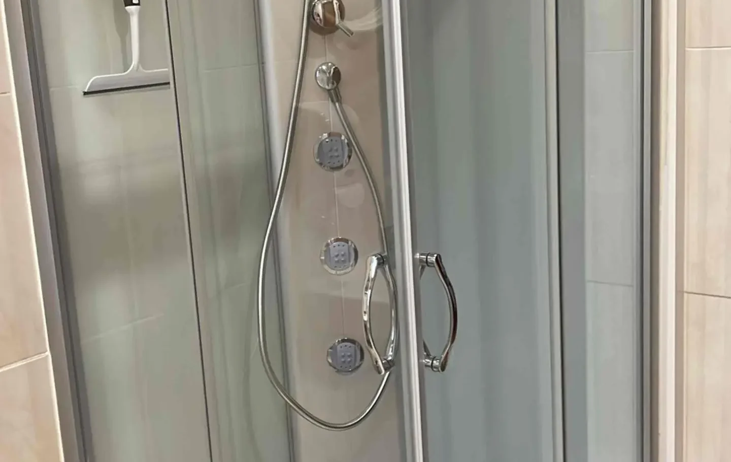 Habitación en Calahorra, España - saturno - baño